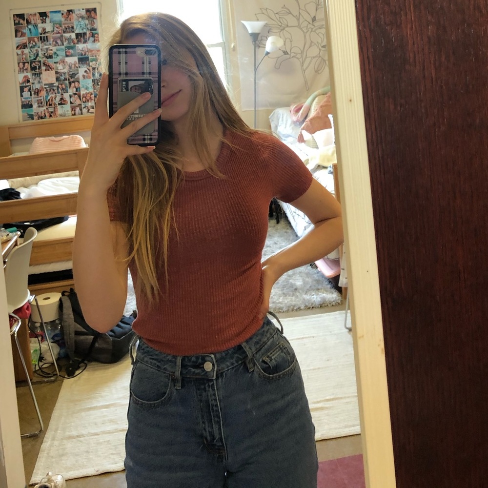 pink ribbed top